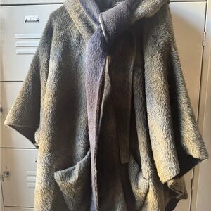 Cozy Lindsey Thornburg Hooded Cape - Olive Green